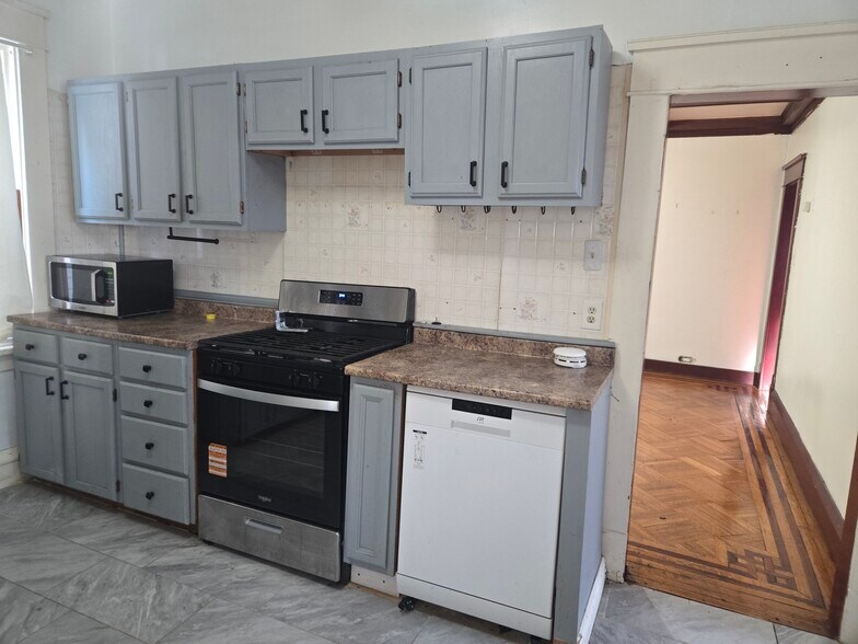 Building Photo - 799 Park Ave