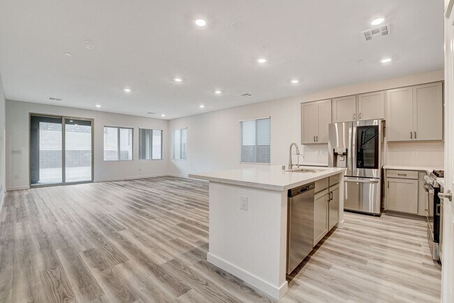 Building Photo - Spacious 3-Bed Summerlin Home with Den, Lo...