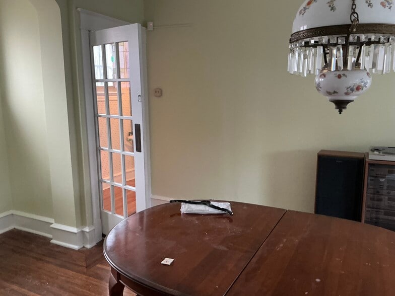 Dining room - 303 E 19th St