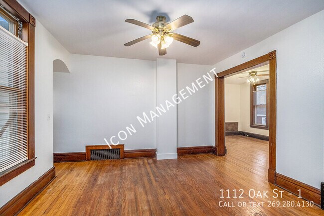 Building Photo - 1112 Oak St