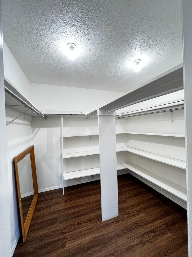 Building Photo - Location! Location! Location! Lovely 2-Sto...