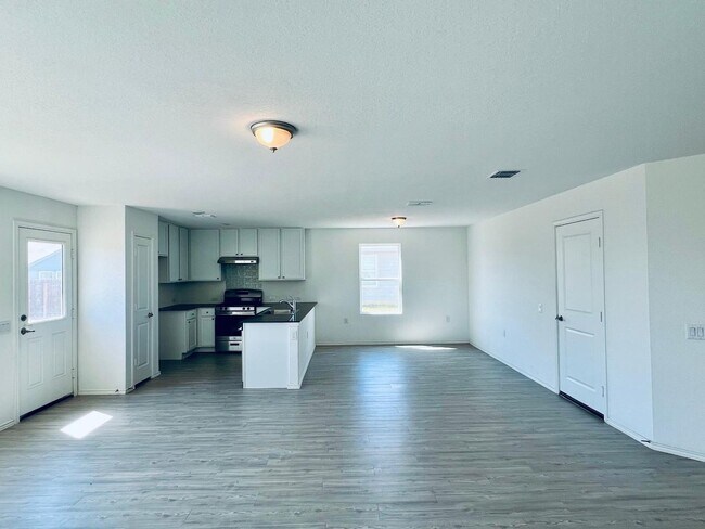 Building Photo - 10135 Ana Hts