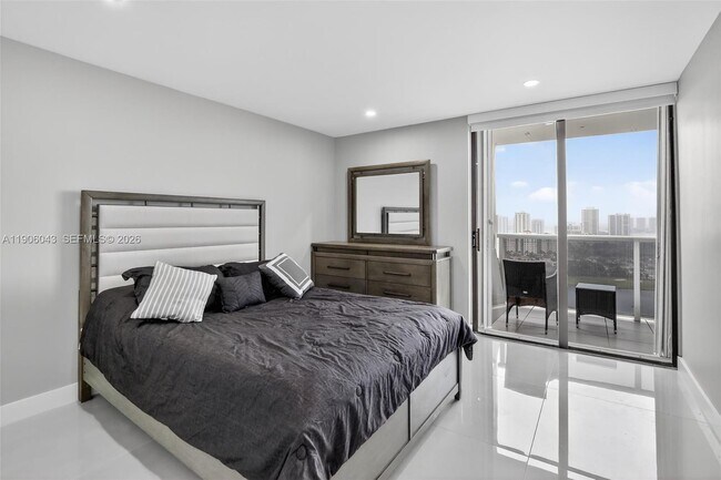 Building Photo - 3675 N Country Club Dr