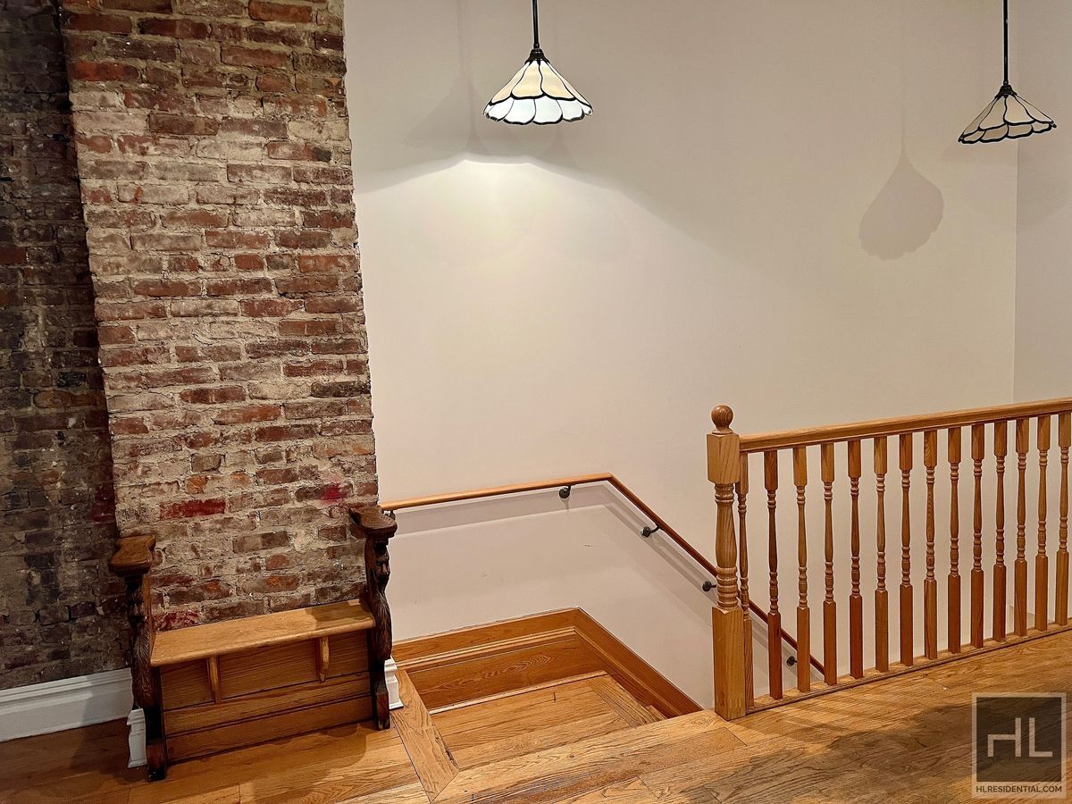 Building Photo - 6BR 3BA Historic Limestone Duplex In Crown...