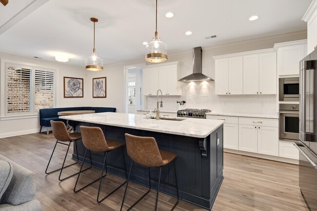 Building Photo - 1385 Belfair Dr