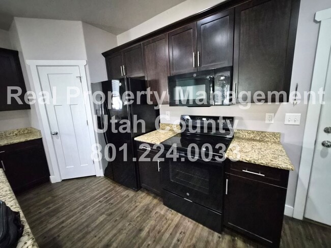 Building Photo - Townhome in Eagle Mountain