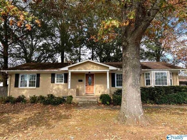 Building Photo - 206 Westchester Ave SW