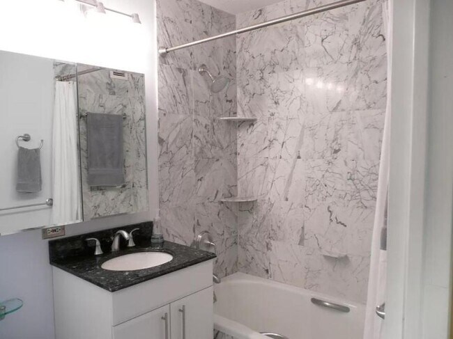 Building Photo - 2 bedroom in NEW YORK NY 10280