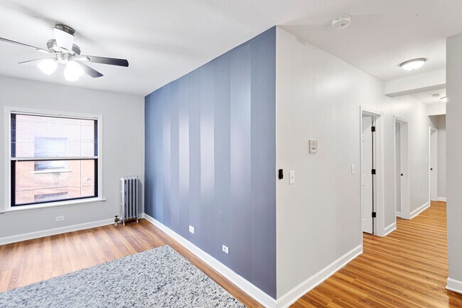 Building Photo - 1702 W Juneway Terrace