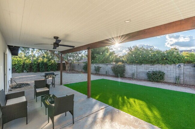 Building Photo - 14410 North 42nd Pl