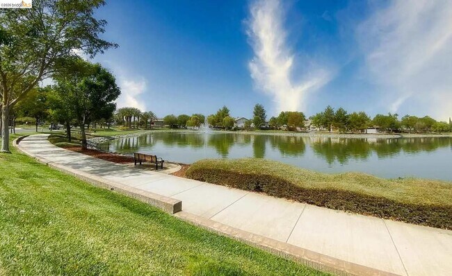 Building Photo - 3251 Lookout Point Loop
