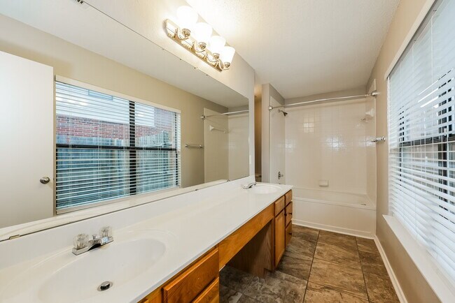 Building Photo - 6606 Beryl Dr