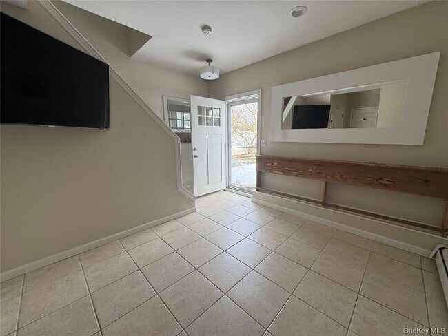 Building Photo - 25 Gardners Ln