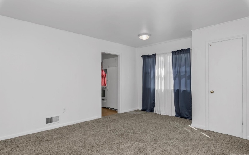 Building Photo - 570 N 8th E