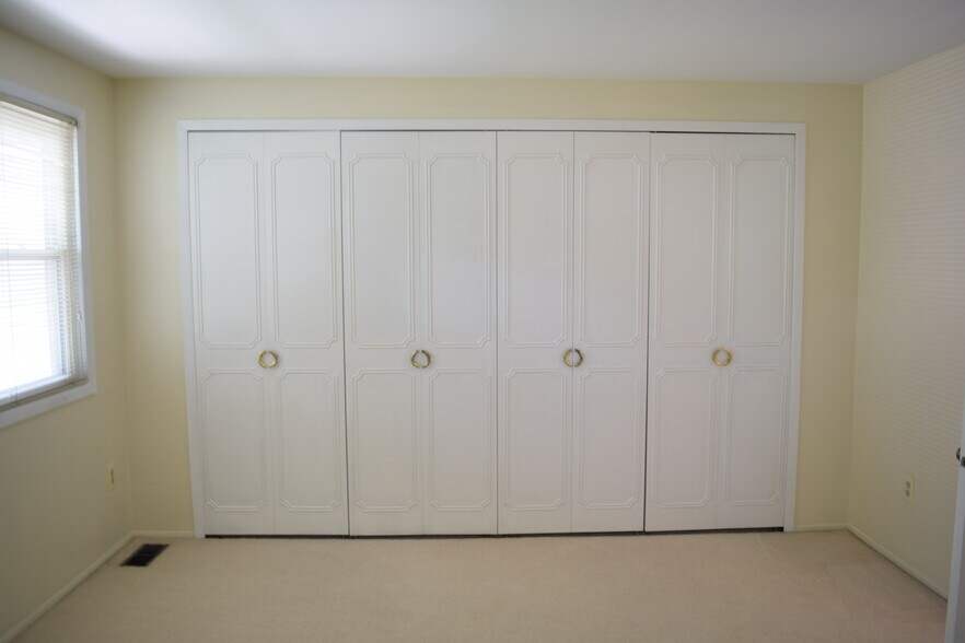 Building Photo - 1594 Brentwood Dr