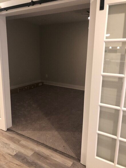 Building Photo - 6209 Everglades Dr