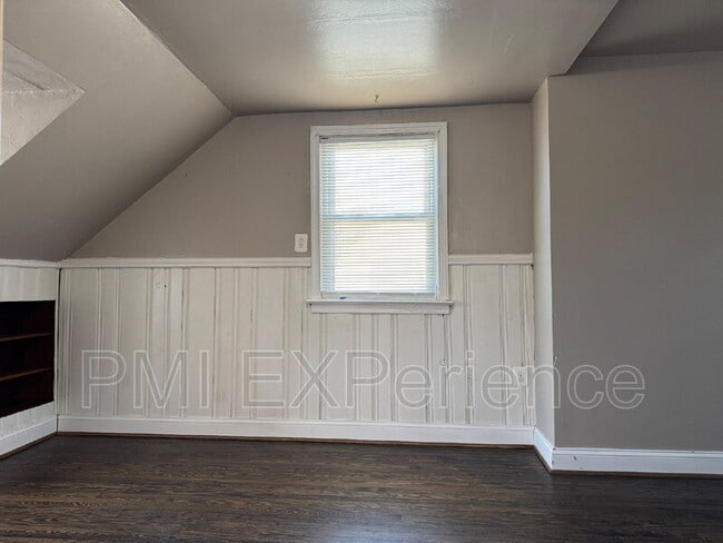 Building Photo - 2204 Ramblewood Dr