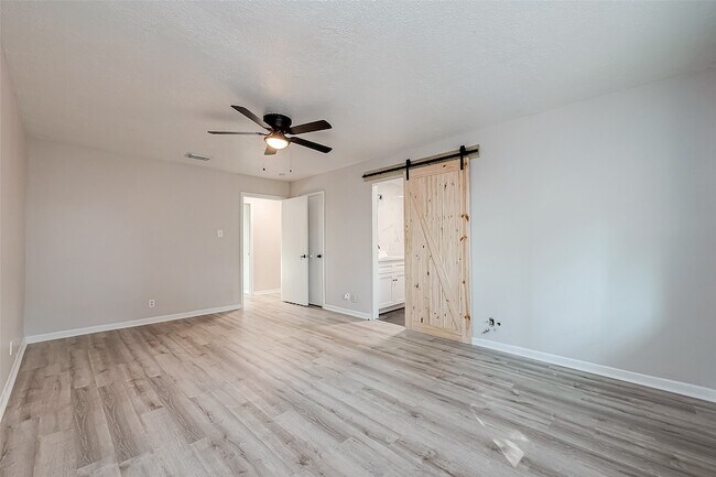 Building Photo - 23130 Bayleaf Dr