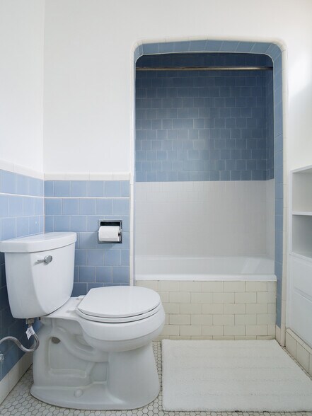 Bathroom - 2907 1/2 12th Ave