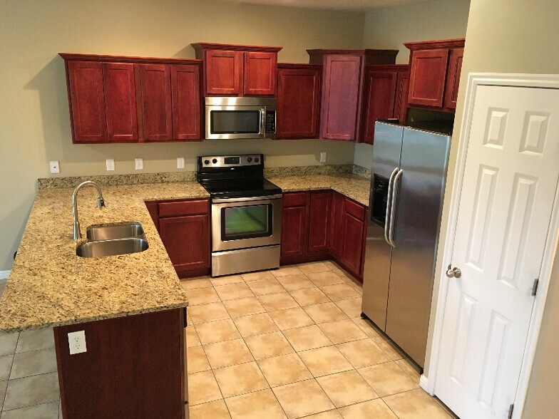 Building Photo - 825 Jordan Oaks Ct
