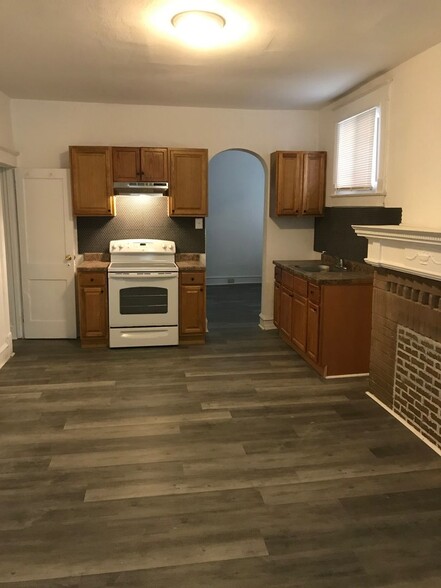 Building Photo - 4832 E Roosevelt Blvd