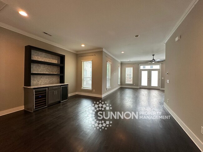 Building Photo - Beautiful 3-Story Townhome in the Heart of the Arts District