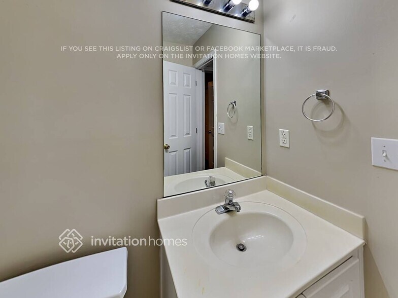 Building Photo - 975 Chapel Hill Dr SE