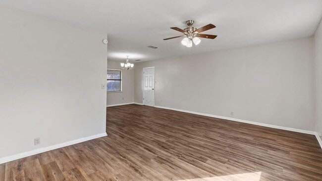 Building Photo - Newly remodeled 3 bedroom, 2 bath home.
