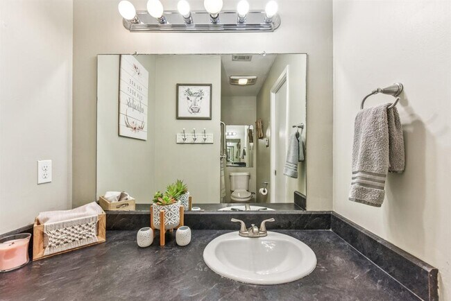 Building Photo - 1624 Aquarena Springs Dr