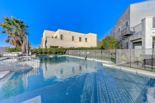 Building Photo - Distinctive Fully Furnished Estate in The Canyons!