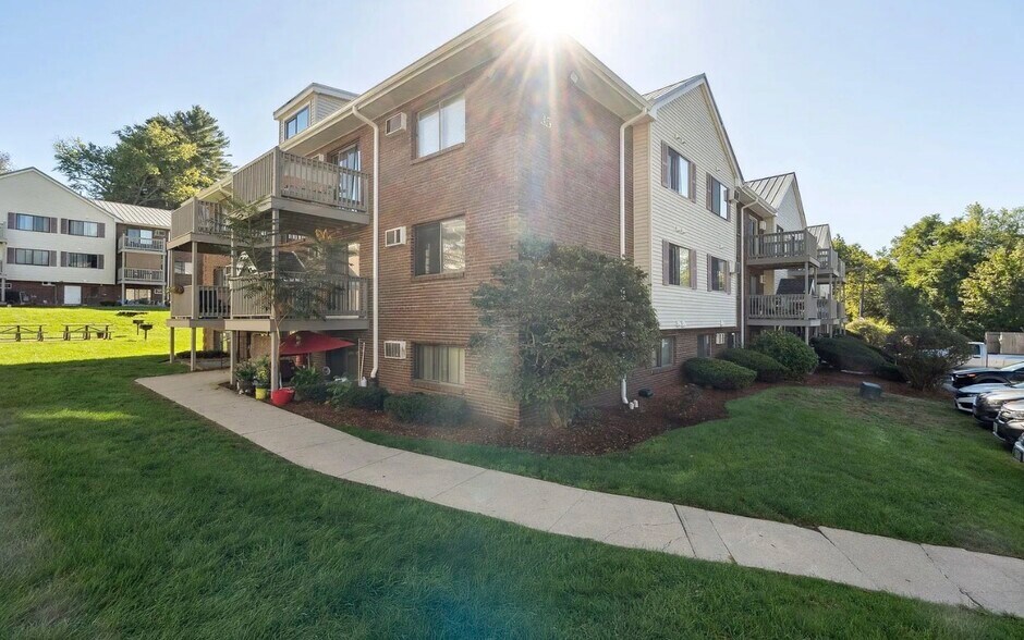 Building Photo - 35 Andrew St