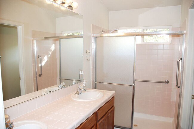 Building Photo - Four Br Single Story Home in NW Reno