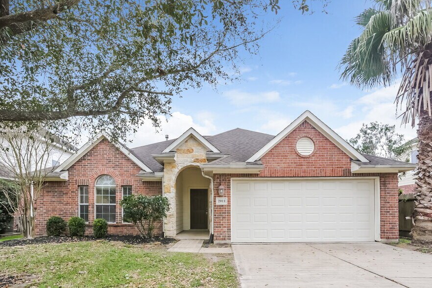 Primary Photo - 2011 Pinecreek Pass Ln