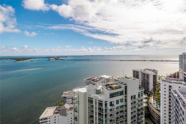 Building Photo - 1300 Brickell Bay Dr