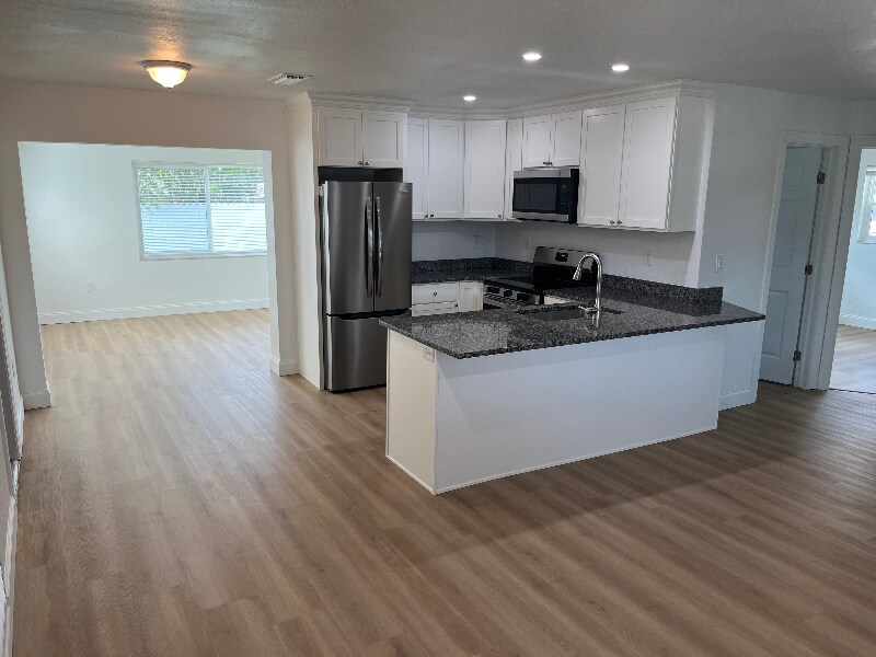 Building Photo - 6250 Cecelia Dr
