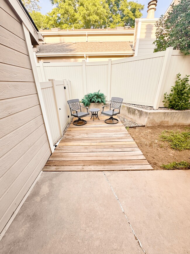 Building Photo - 1738 Brookhaven Cir W