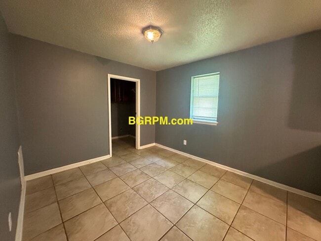 Building Photo - 3 BD, 1 BA, home in Cabot