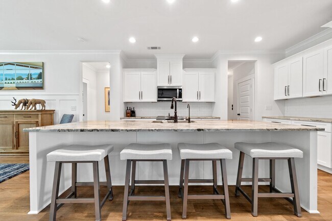 Building Photo - 1100 Hidden Hills Cir