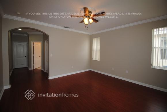 Building Photo - 2302 SW 125th Ave