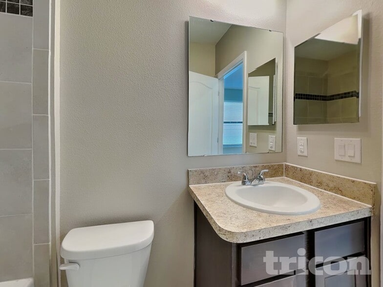 Building Photo - 4648 Lindever Ln