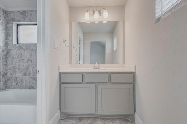 Building Photo - 30627 S Creek Way