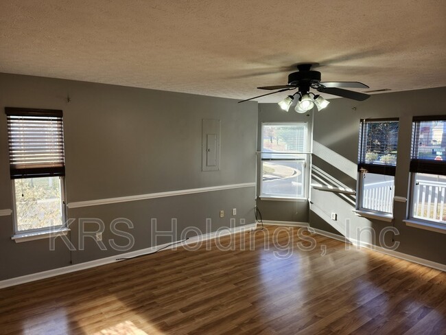Building Photo - 1210 Victorian Village Dr