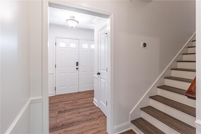 Building Photo - 9630 Pine Thicket Way