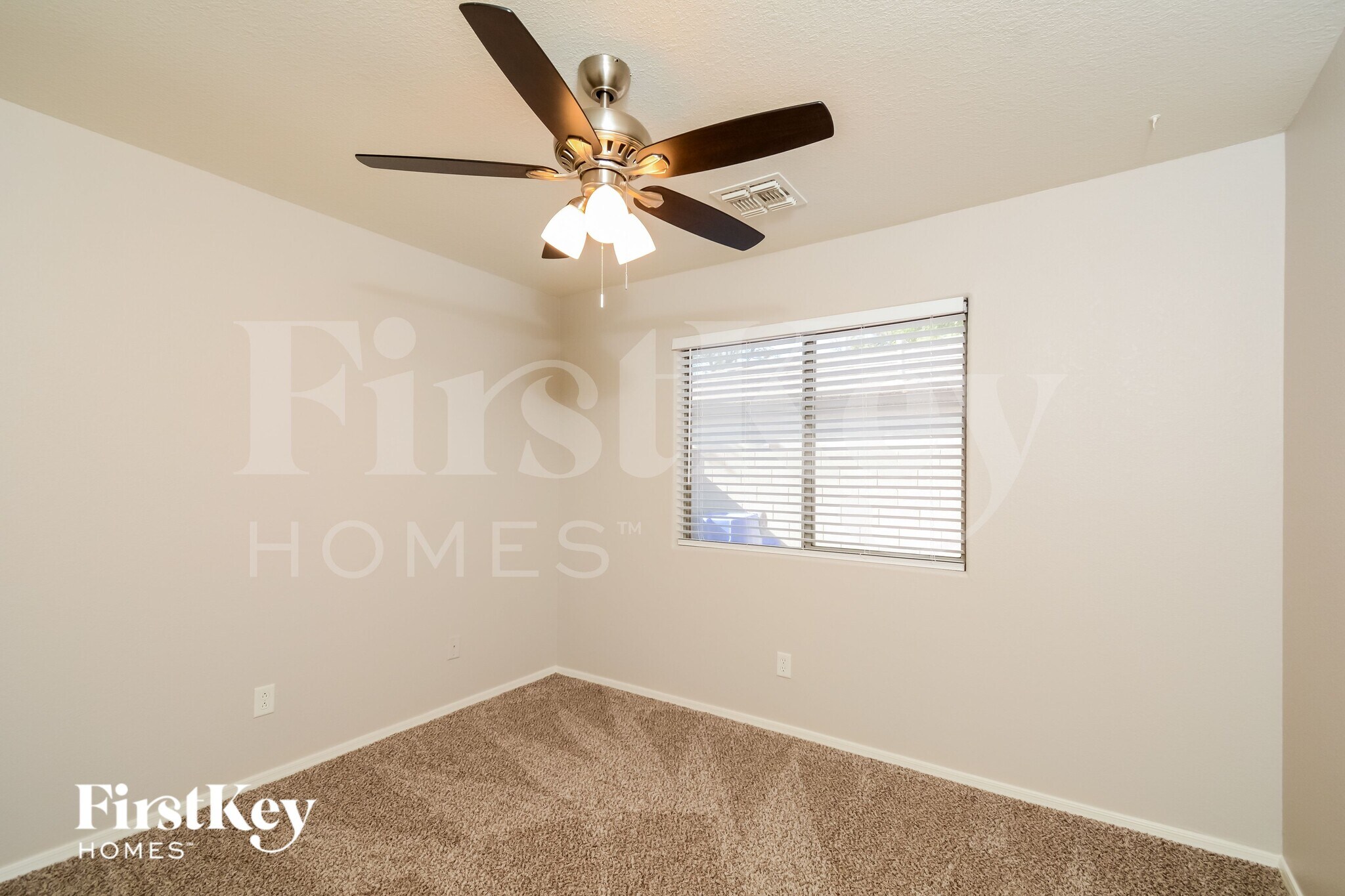 Building Photo - 13414 W Port Royale Ln