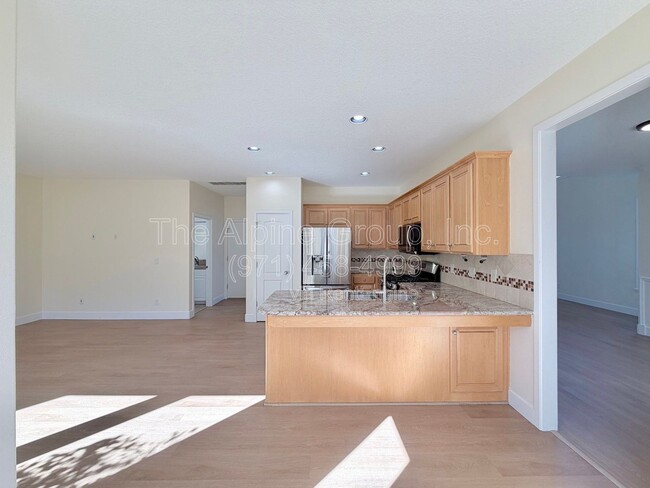 Building Photo - 351 NW Kotrik Pl