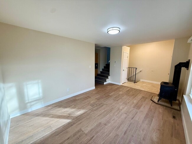 Building Photo - Great 3 bedroom 2 bath Home with Attached Garage in North Fort Collins, CO -  Newly Updated with ...