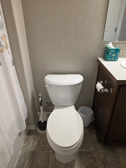 Building Photo - 600 Van Wy