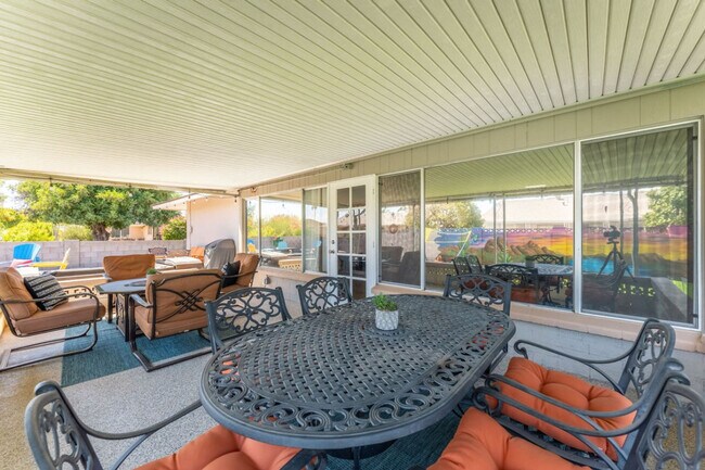 Building Photo - 11031 W Cumberland Dr