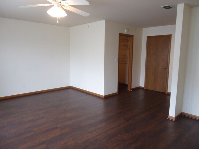 Building Photo - 642 Diamond Pointe Dr