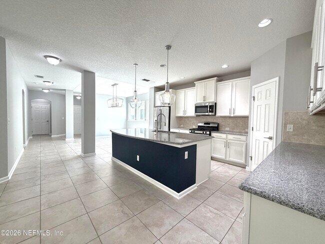 Building Photo - 197 Spring Park Ave